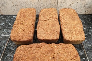 Avocado Dip mit blauen Tortillas