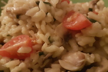 Avocado Dip mit blauen Tortillas