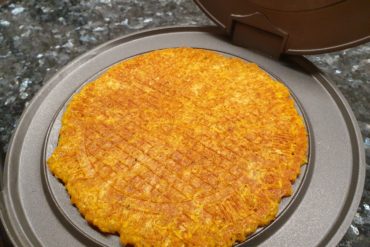 Minzschokoladen Espuma auf Erdbeeren