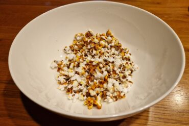 Soufflé aus mit Quark gefüllter Paprika