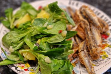 Spinat Curry (Palak Paneer) mit Feldsalat