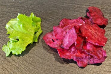 Dreierlei von der Rote Bete: Matjes Tatar mit Crêpe, Labskaus und Chips