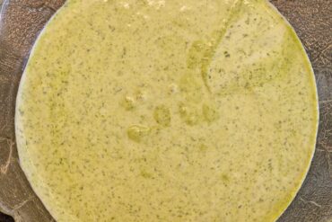 Spargel im Spinatbett