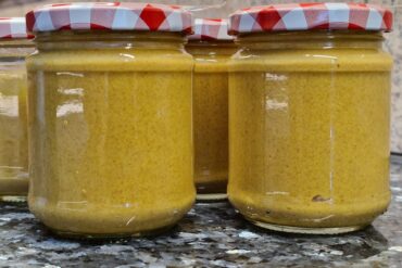 Scholle auf Tomatensauce mit Limetten-Koriander Butter